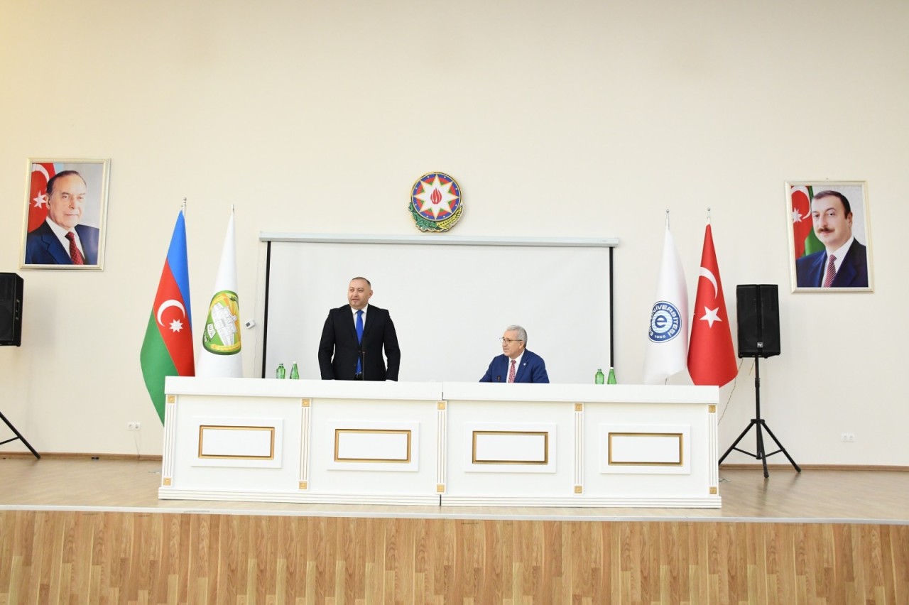 Zəfər Qurbanov tələbələrlə görüşdü - FOTOLAR